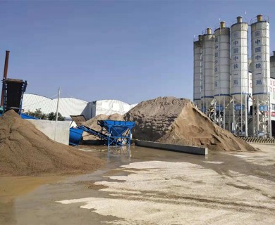 中鐵一局銀西鐵路螺旋式洗砂機(jī)工作現(xiàn)場